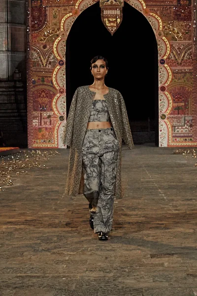 Look 17